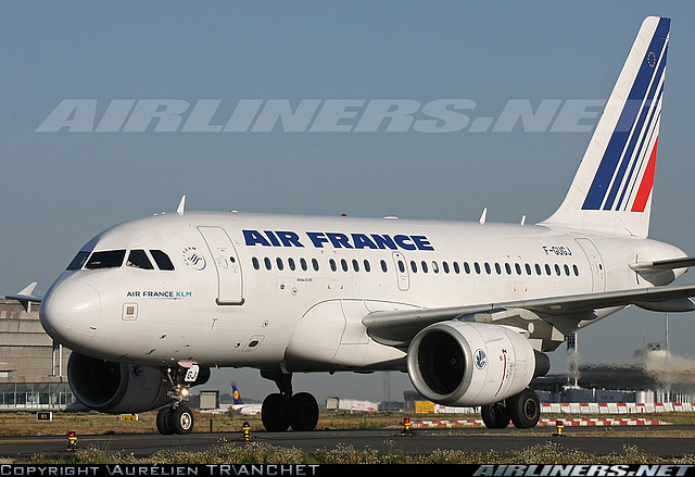 Airbus A318-111 Paříž  (Francie).jpg