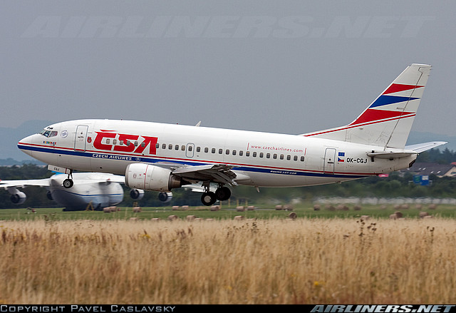 Boeing 737-55S Praha.jpg